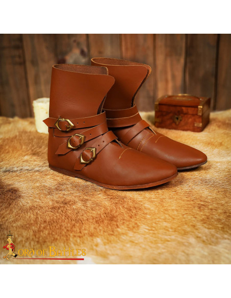 Stivaletti medievali in cuoio marrone...