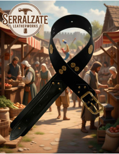 Cintura medieval larga in pelle nera, fibbia dorata