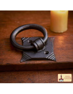 Maniglia medievale in ghisa per armadietti e cassetti