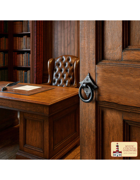 Maniglia medievale in ghisa per...