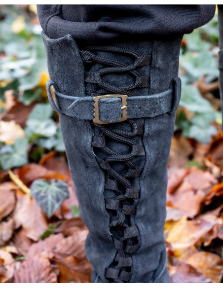 Stivali medievali con lacci modello...