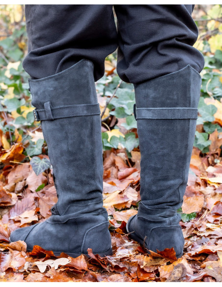 Stivali medievali con lacci modello...