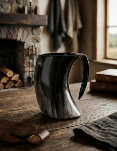 Boccale di birra vichingo su corno 2