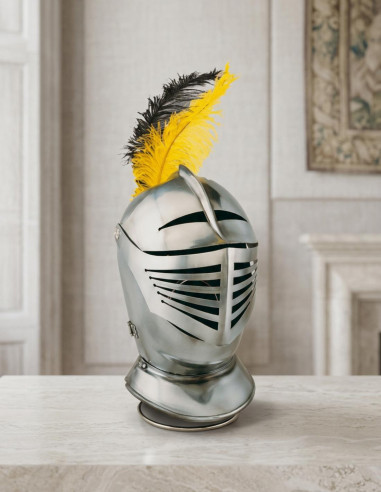 Elmo da guerriero liscio del XVI secolo