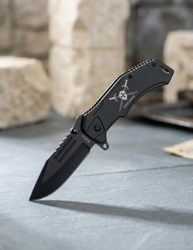 Coltello con scudo e spada dei Templari