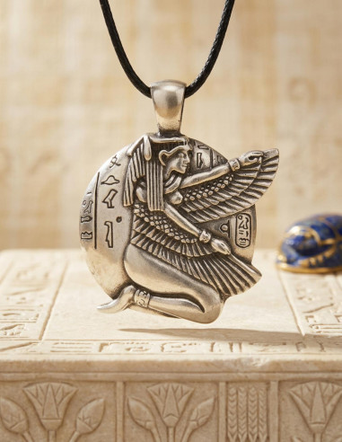 Ciondolo egiziano, Iside alata