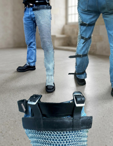 Gambe di cotta di maglia medievali