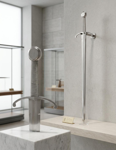 spada medievale una mano