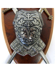 Panoplia con corazza e 2 spade 2