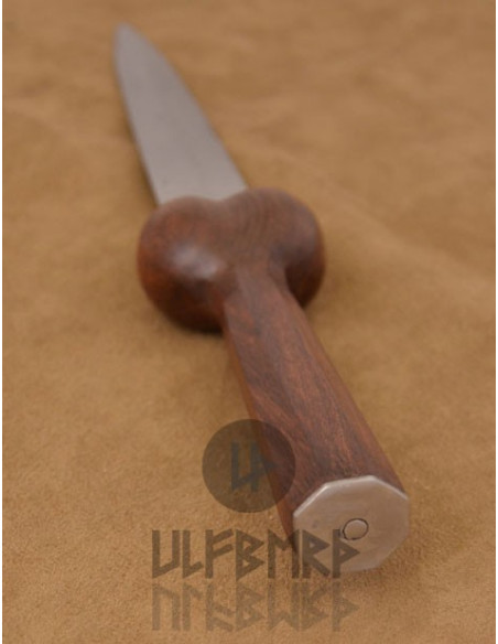 Pugnale testicolare con fodero