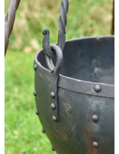 calderone medievale rivettato