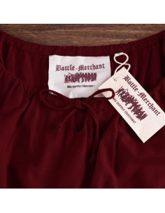 Ana abito medievale, vino rosso