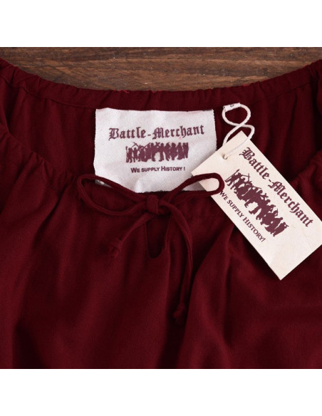 Ana abito medievale, vino rosso