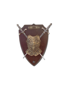 Panoplia con spade e corazza