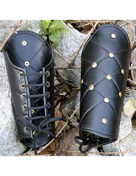 Bracciali in pelle rivettati