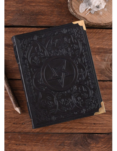 Diario medievale con pentagramma
