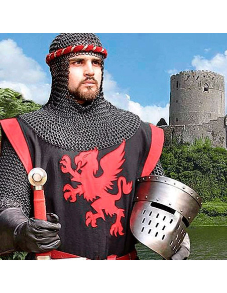 Casco da cavaliere medievale di...