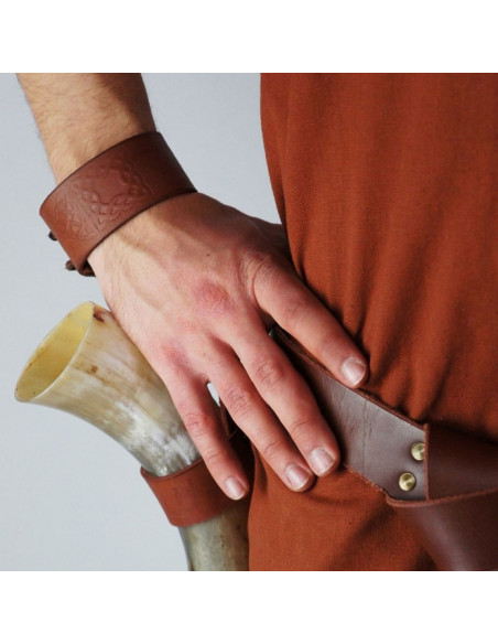 Bracciale in pelle con nodi celtici,...