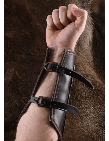 Bracciale in pelle rinforzata in metallo