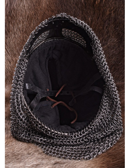 Elmo in cotta di maglia del periodo...