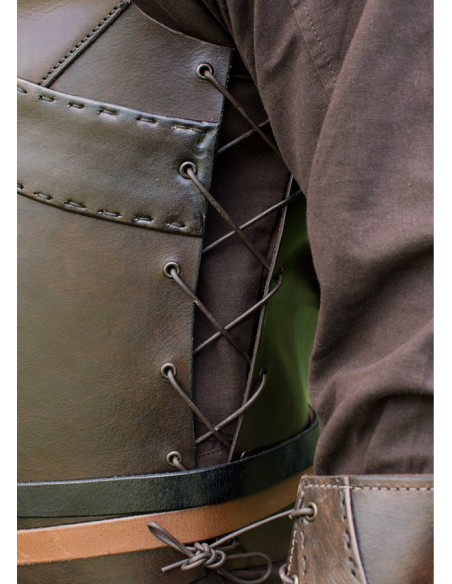 Armatura di cuoio con rinforzi...