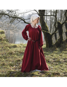 Ana abito medievale, vino rosso