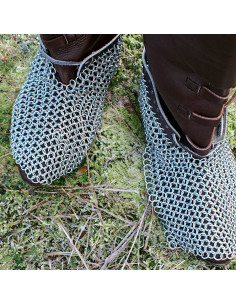 Calzari in cotta di maglia con lacci in pelle