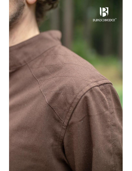 Tunica medievale per uomo Su di esso,...