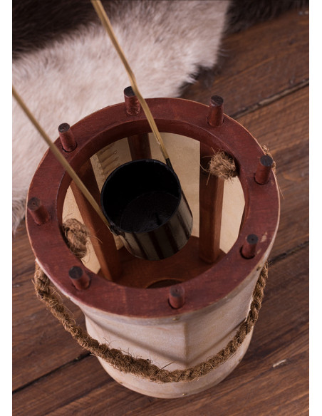 Lanterna-lanterna medievale in legno...