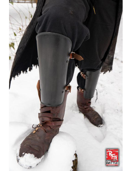 Semplici schinieri medievali in nero,...