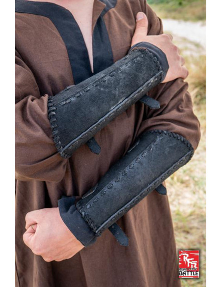 Bracciali medievali da veterano, in...