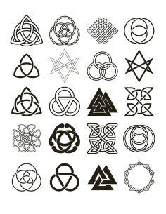Tatuaggio temporaneo di bisacce celtiche e altri simboli vichinghi