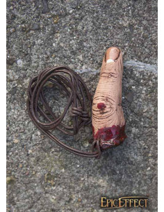 Ciondolo con dito mozzato di persona come trofeo