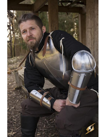 Bracciali e gomiti dell'armatura...