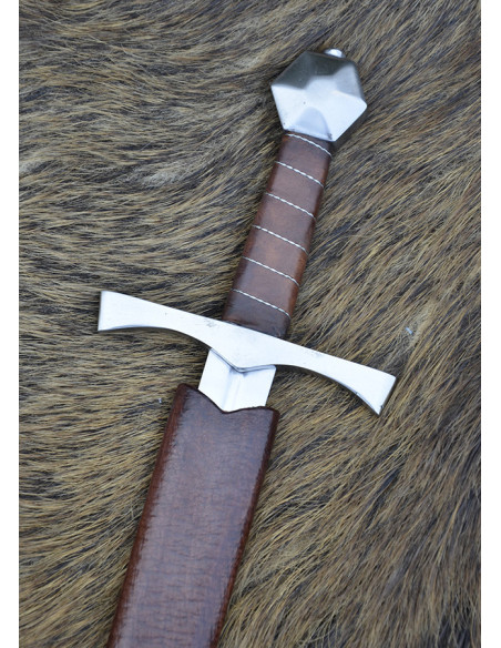 Funzionale pugnale medievale con pomo...