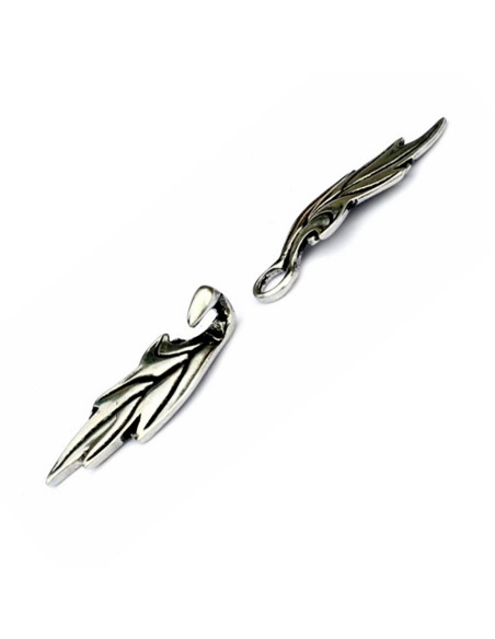 Chiuda in su del vestito o del capo...