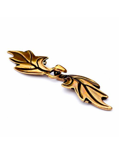 Chiuda in su del vestito o del capo...