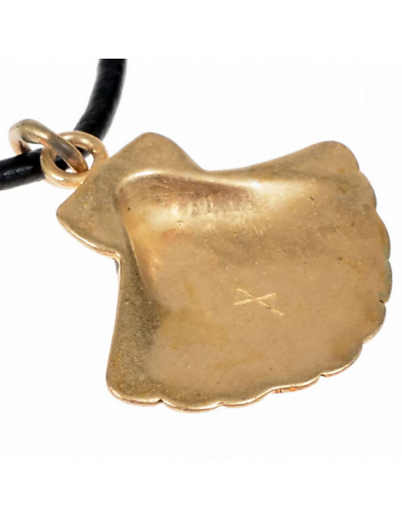 Ciondolo di conchiglia medievale di...