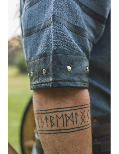 Tunica vichinga a maniche corte...