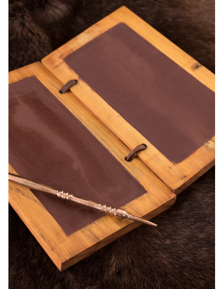 Libro in cera romana con matita in...