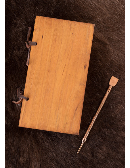 Libro in cera romana con matita in...