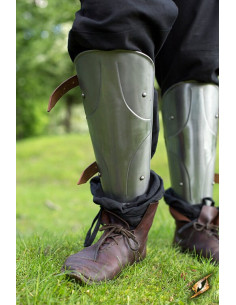 Schinieri medievali del Re in acciaio lucido