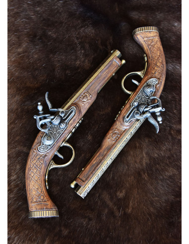 Set di 2 pistole da duello francesi ottagonali ottonate, XVIII secolo