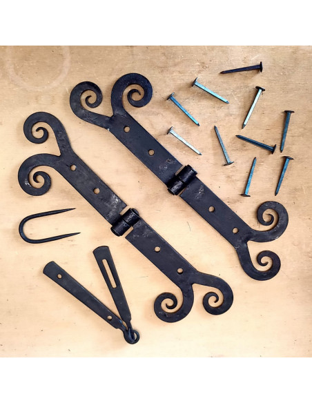 Set di 2 cerniere medievali forgiate...