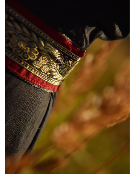 Cintura da donna medievale in tessuto...