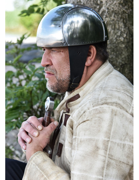 Elmo medievale funzionale semplice...