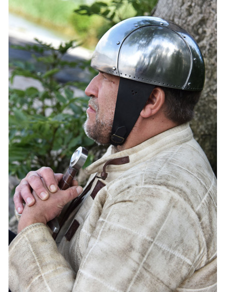 Elmo medievale funzionale semplice...