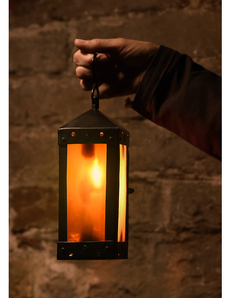 Lanterna medievale quadrata con...