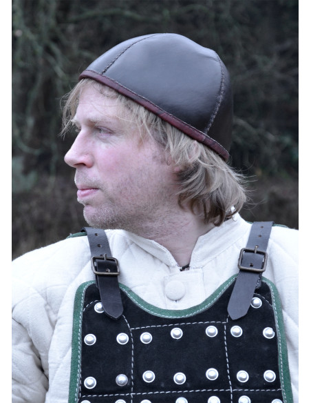 Berretto medievale in pelle