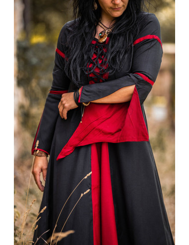 Donna di colore in vestito medioevale-Red